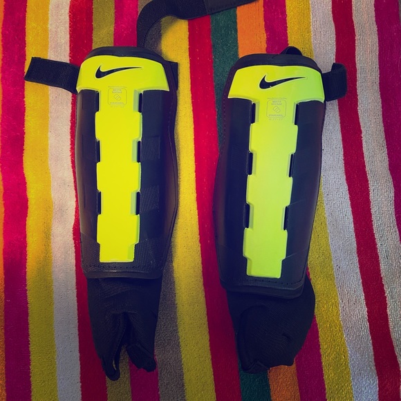 Nike Shinguards, Medium